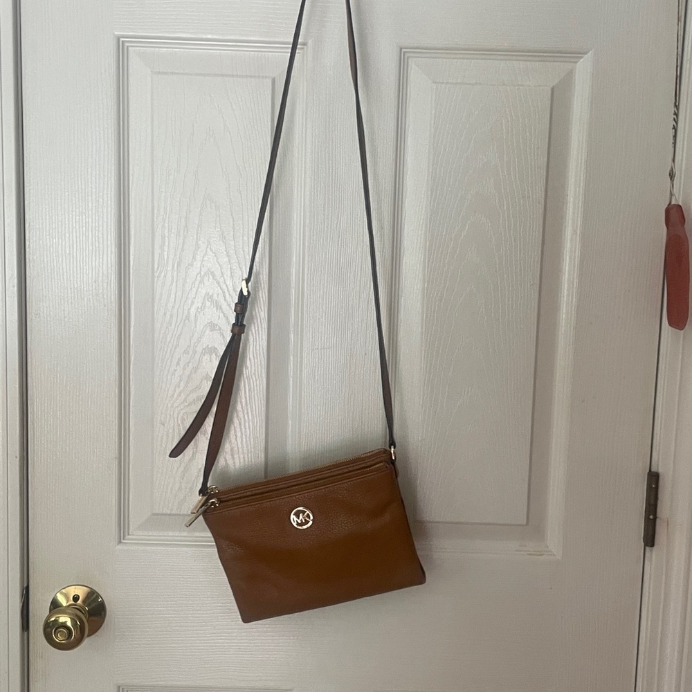 Michael Kors crossbody purse brown leather, lots of space for storage